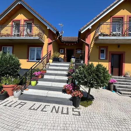 Wenus Homestay *